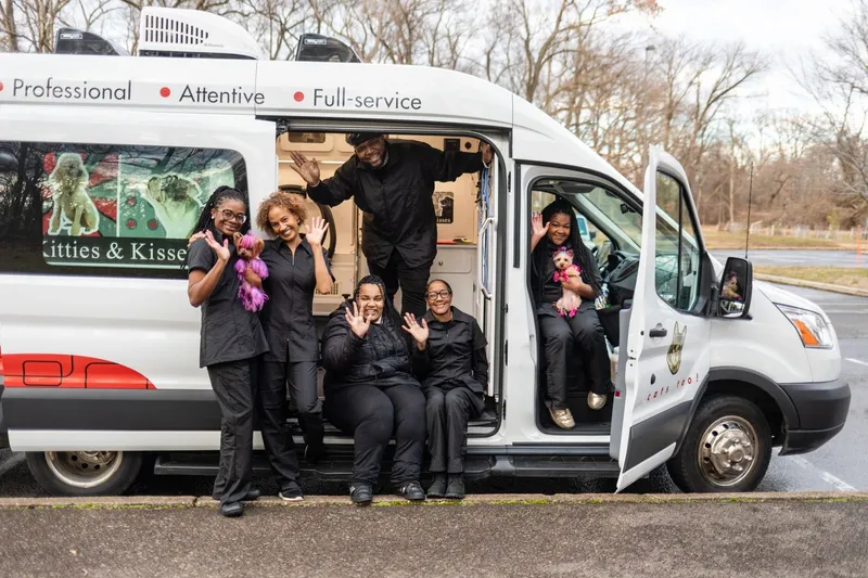 Pooches, Kitties & Kisses Mobile Grooming Salon - Cat grooming in Washington