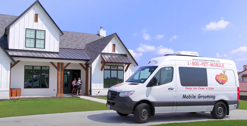 Aussie Pet Mobile of Sherman Oaks - Cat grooming in Los Angeles